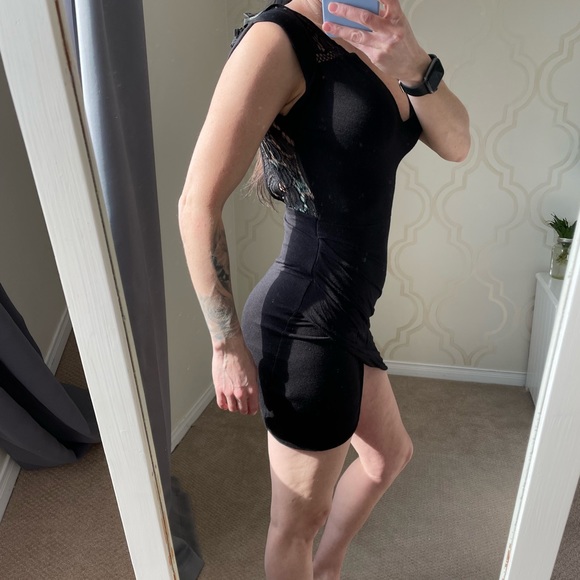 Gorgeous Guess Dress - Picture 2 of 5